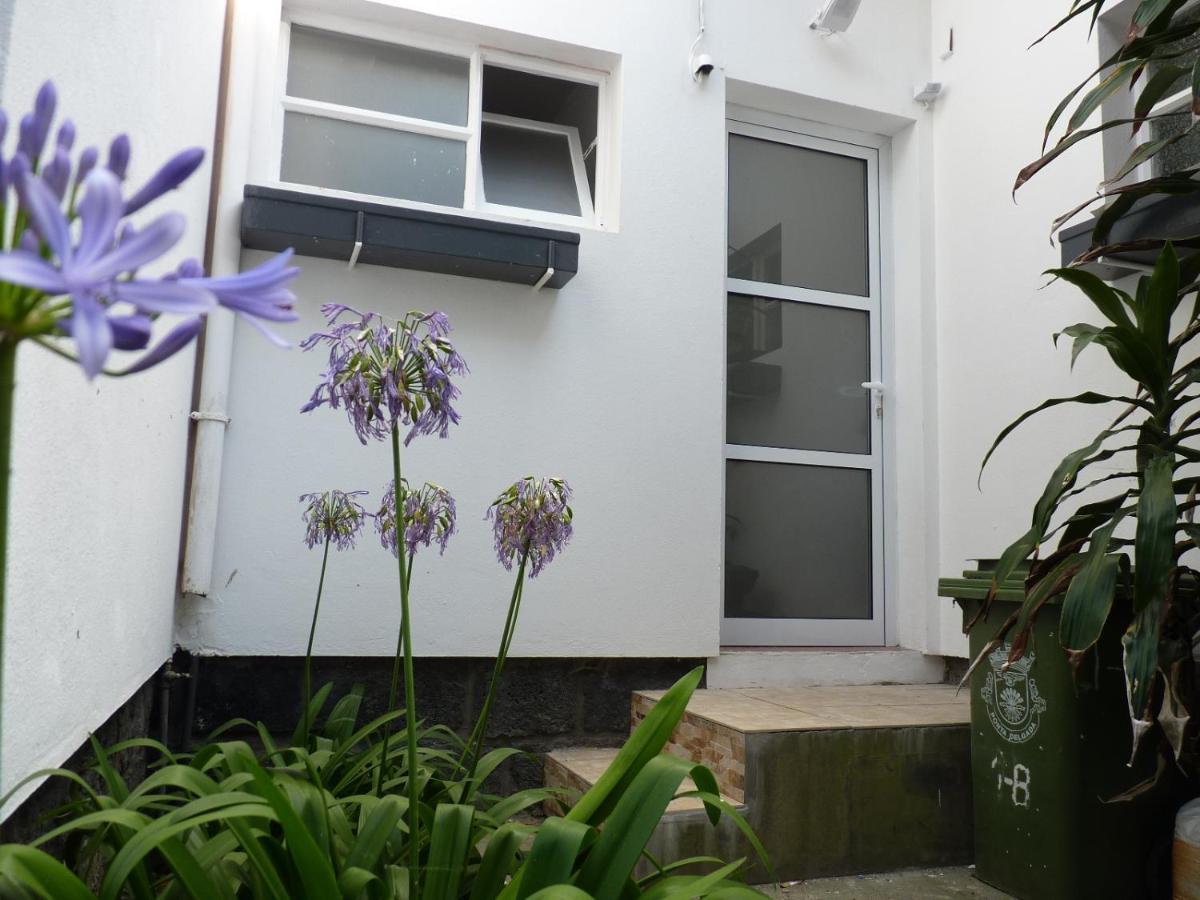 Azores Garden House - Private Suites & Apartments - Automatic Self Check-In Ponta Delgada الغرفة الصورة
